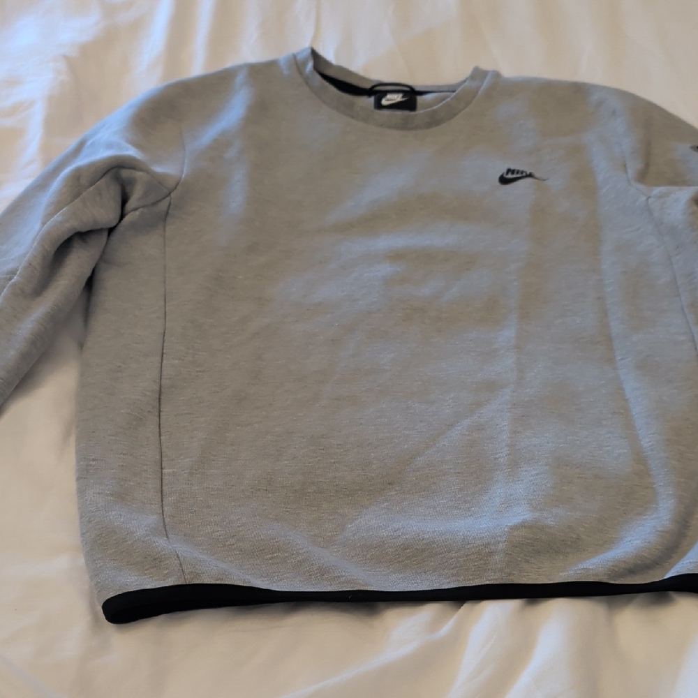 Nike Men's Light Gray Crewneck Sweater